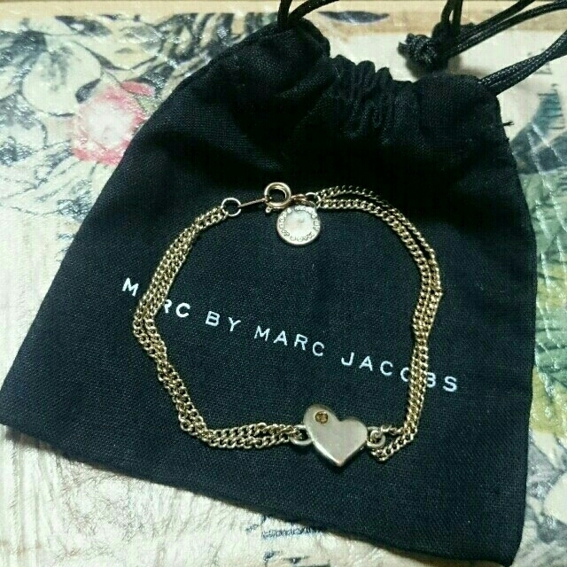 MARC BY MARC JACOBS(マークバイマークジェイコブス)の2連ﾁｪｰﾝﾊｰﾄﾌﾞﾚｽ♪激安☆送込 レディースのアクセサリー(ブレスレット/バングル)の商品写真