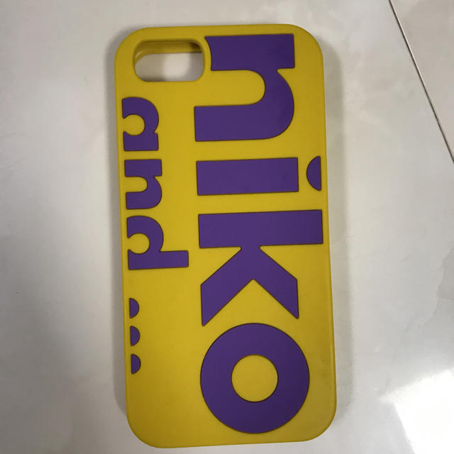 niko and...(ニコアンド)のNiko and スマホケース スマホ/家電/カメラのスマホアクセサリー(iPhoneケース)の商品写真