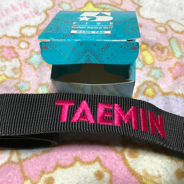 SHINee(シャイニー)のテミン ネームタグ エンタメ/ホビーのタレントグッズ(アイドルグッズ)の商品写真