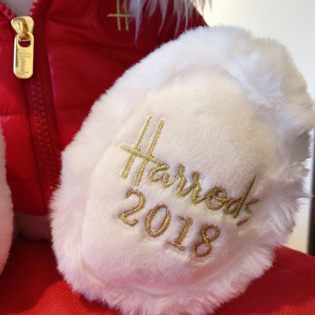 Harrods(ハロッズ)の【限定】ハロッズ❁.*2018⭐️コレクション/クリスマスベア オリバー エンタメ/ホビーのおもちゃ/ぬいぐるみ(ぬいぐるみ)の商品写真