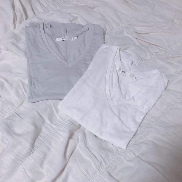 AZUL by moussy(アズールバイマウジー)のＶネック Tシャツ 長袖 2枚セット レディースのトップス(Tシャツ(長袖/七分))の商品写真