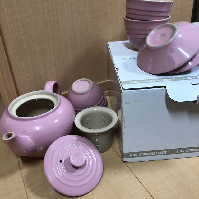 LE CREUSET(ルクルーゼ)の＊送料無料＊ル・クルーゼティーセット ピンク インテリア/住まい/日用品のキッチン/食器(食器)の商品写真