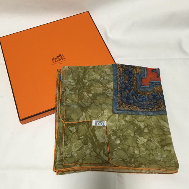 Hermes(エルメス)の未使用 HERMES 大判スカーフ ストール レディースのファッション小物(バンダナ/スカーフ)の商品写真