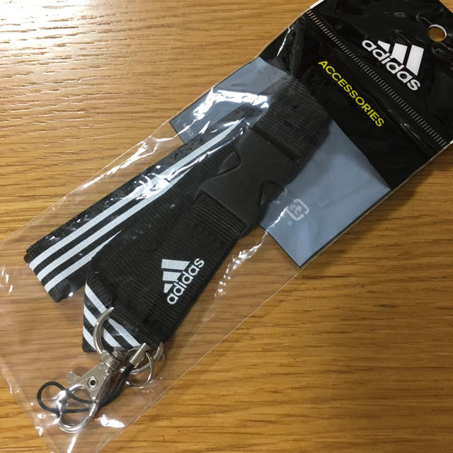 adidas(アディダス)のつかもち様専用  アディダス ストラップ 携帯 スマホ/家電/カメラのスマホアクセサリー(ストラップ/イヤホンジャック)の商品写真