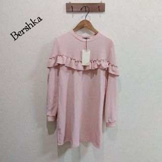 ベルシュカ(Bershka)の【未使用タグ付き】ベルシュカ　Bershka　ピンク　フリルワンピ　Mサイズ相当(ミニワンピース)