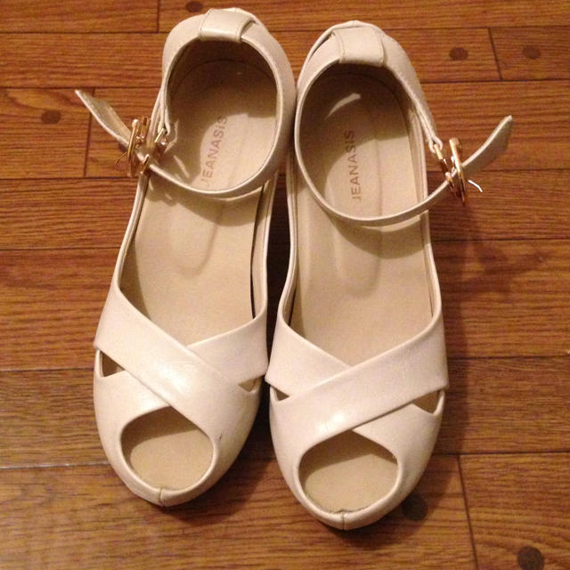 JEANASIS(ジーナシス)のホワイトサンダル レディースの靴/シューズ(サンダル)の商品写真