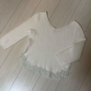 リランドチュール(Rirandture)の♥︎リランドチュール Vネックニット 花刺繍 モテニット 白ニット 完売品♥︎(ニット/セーター)