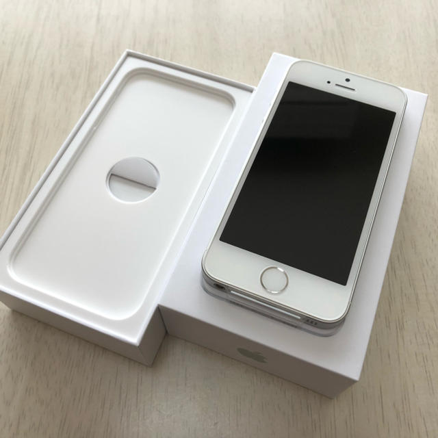 【新品未使用】SIMフリー iPhoneSE 32GB シルバー 送料無料