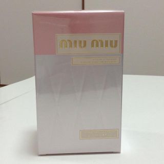 ミュウミュウ(miumiu)の【新品】miumiuフルール ダルジャン 50ml (香水(女性用))