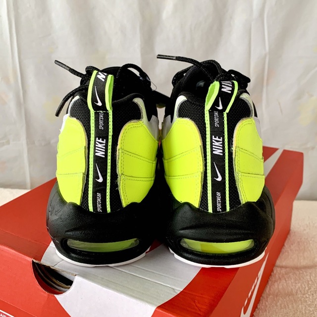 NIKE(ナイキ)のナイキ エア マックス ９５ ＰＲＭ ボルト メンズの靴/シューズ(スニーカー)の商品写真