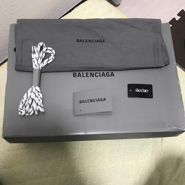 BALENCIAGA trips 44