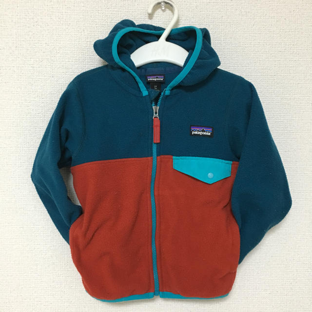 patagonia(パタゴニア)のパタゴニア2T フリースパーカ キッズ/ベビー/マタニティのキッズ服男の子用(90cm~)(ジャケット/上着)の商品写真