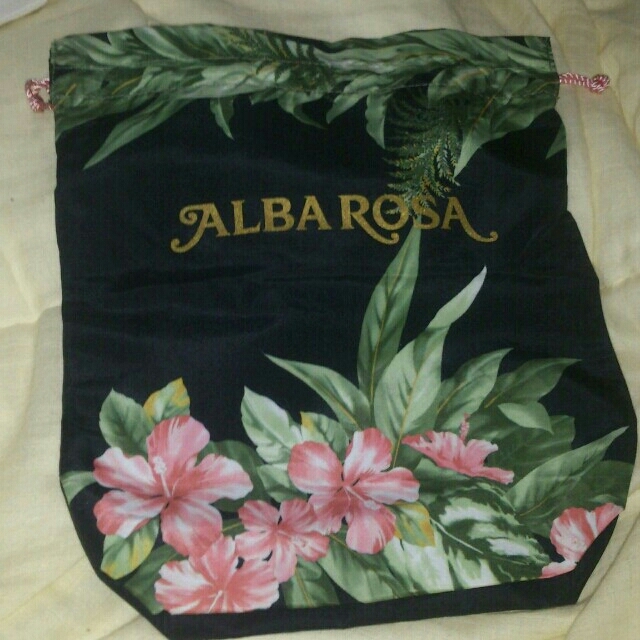 ALBA ROSA(アルバローザ)のALBAROSA☆巾着ポーチ レディースのファッション小物(ポーチ)の商品写真