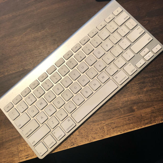 Apple(アップル)のApple wireless keyboard ワイヤレスキーボード US スマホ/家電/カメラのPC/タブレット(PCパーツ)の商品写真