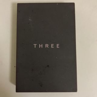 スリー(THREE)のTHREE 4Dプラスアイパレット 02 12/5まで900円(アイシャドウ)