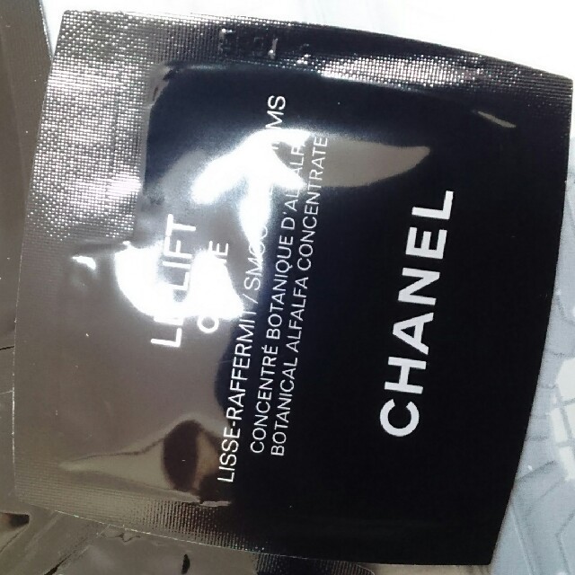 CHANEL(シャネル)のmm様専用 新品 シャネルサンプル 4パウチ クリーム コスメ/美容のスキンケア/基礎化粧品(フェイスクリーム)の商品写真