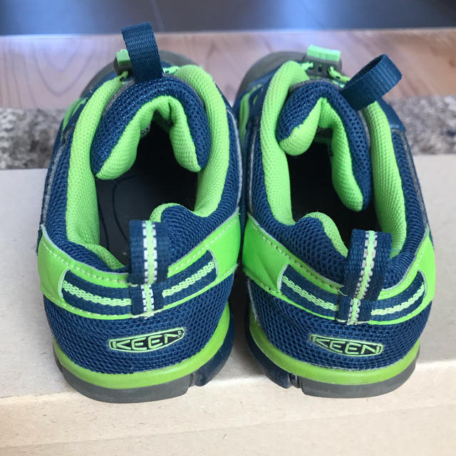 KEEN(キーン)のKEEN 22cm 〈専用〉 キッズ/ベビー/マタニティのキッズ靴/シューズ(15cm~)(スニーカー)の商品写真