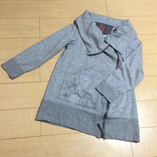 ヴィヴィアンウエストウッド(Vivienne Westwood)のvivienne 変形パーカー(パーカー)