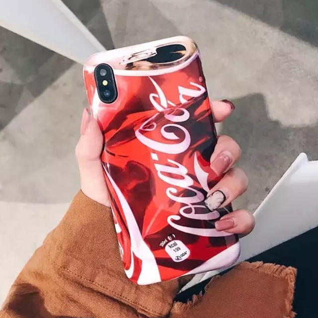 コカ・コーラ(コカコーラ)のコカコーラ つぶれ缶iPhone7/8ケース スマホ/家電/カメラのスマホアクセサリー(iPhoneケース)の商品写真