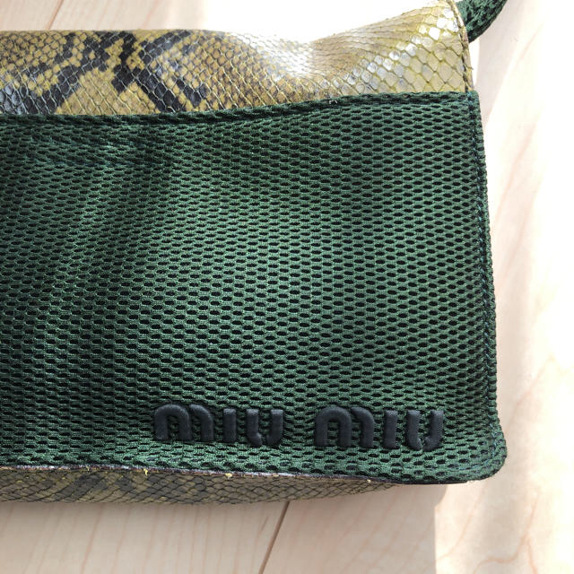 miumiu(ミュウミュウ)のミュウミュウ パイソンバッグ レディースのバッグ(ショルダーバッグ)の商品写真
