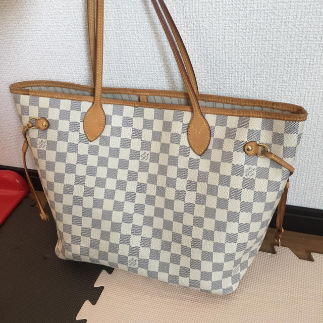 可愛いクリスマスツリーやギフトが! LOUIS VUITTON ルイヴィトン