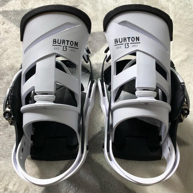 BURTON(バートン)のBurton mission ビンディング Sサイズ バートン ミッション 白 スポーツ/アウトドアのスノーボード(バインディング)の商品写真