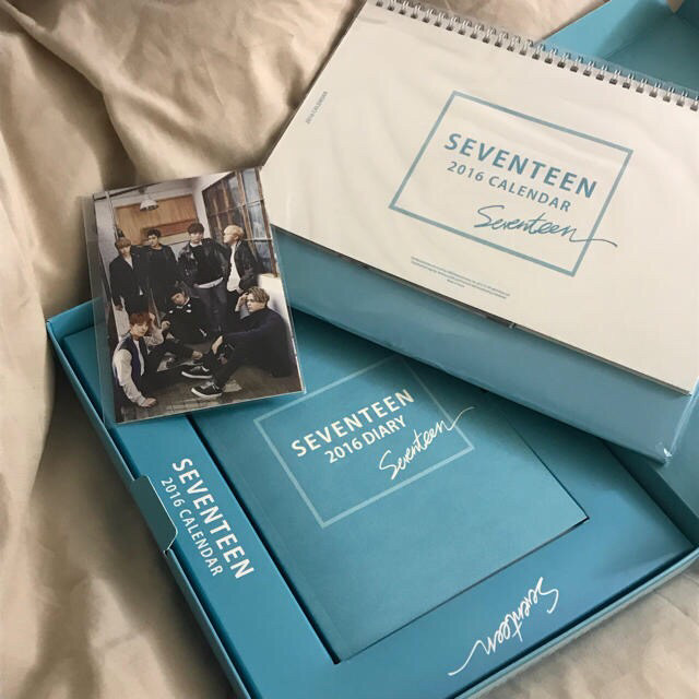 SEVENTEEN(セブンティーン)の〈値下げしました！〉SEVENTEEN 2016 シーズングリーティング＋おまけ エンタメ/ホビーのタレントグッズ(アイドルグッズ)の商品写真