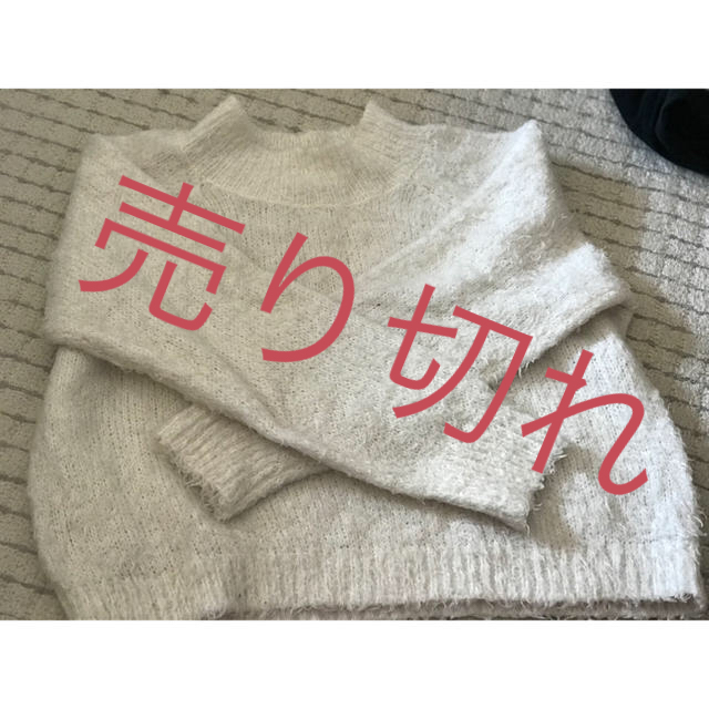 GU(ジーユー)のショート丈 ニット(ホワイト) レディースのトップス(ニット/セーター)の商品写真