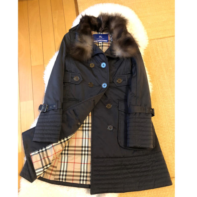 BURBERRY BLUE LABEL(バーバリーブルーレーベル)の超美品本物バーバリーブルーレーベル高級フォックスファー付き中綿コート♫ レディースのジャケット/アウター(その他)の商品写真