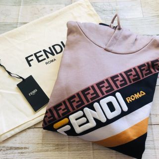 フェンディ(FENDI)のフェンディ×FILAコラボ ブラックパーカー(パーカー)