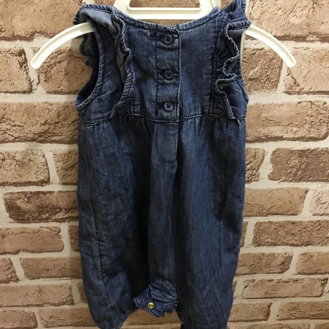 babyGAP(ベビーギャップ)のベビーギャップ デニムロンパース キッズ/ベビー/マタニティのベビー服(~85cm)(ロンパース)の商品写真