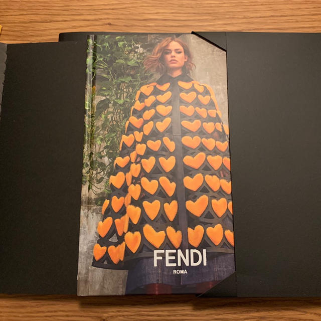 FENDI(フェンディ)のFENDIのノート、カタログセット エンタメ/ホビーのコレクション(ノベルティグッズ)の商品写真