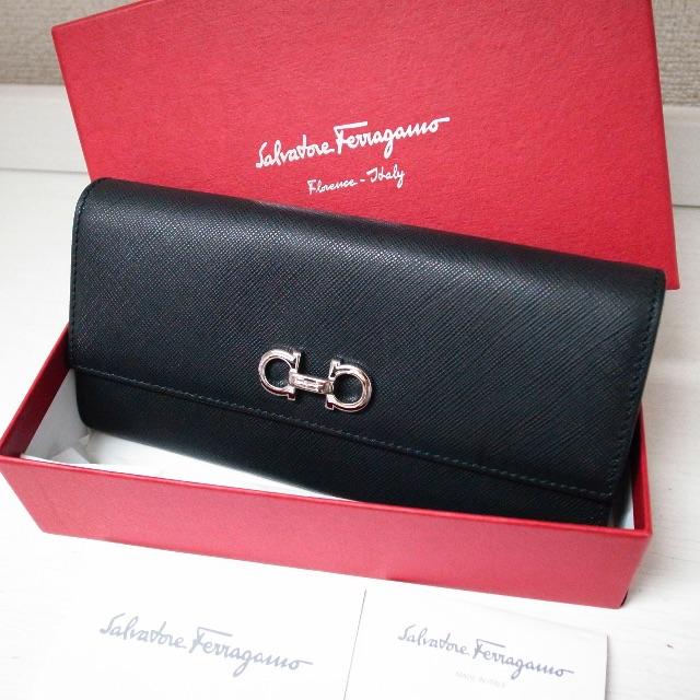 Salvatore Ferragamo(サルヴァトーレフェラガモ)のほぼ未使用♡フェラガモ　長財布　ガンチーニ　黒　レザー　バッグ　財布　小物 レディースのファッション小物(財布)の商品写真