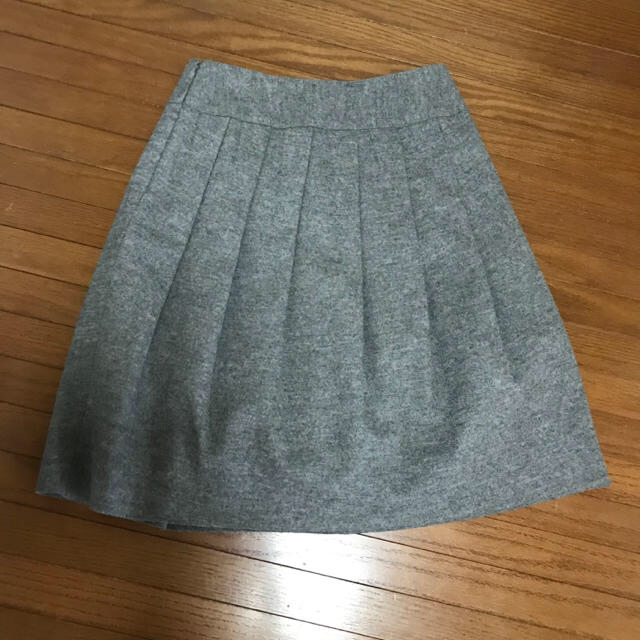 UNTITLED(アンタイトル)のアンタイトル   ウールスカート グレー9号 レディースのスカート(ひざ丈スカート)の商品写真