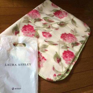 ローラアシュレイ(LAURA ASHLEY)のローラアシュレイ 花柄ブランケット(ストール/パシュミナ)