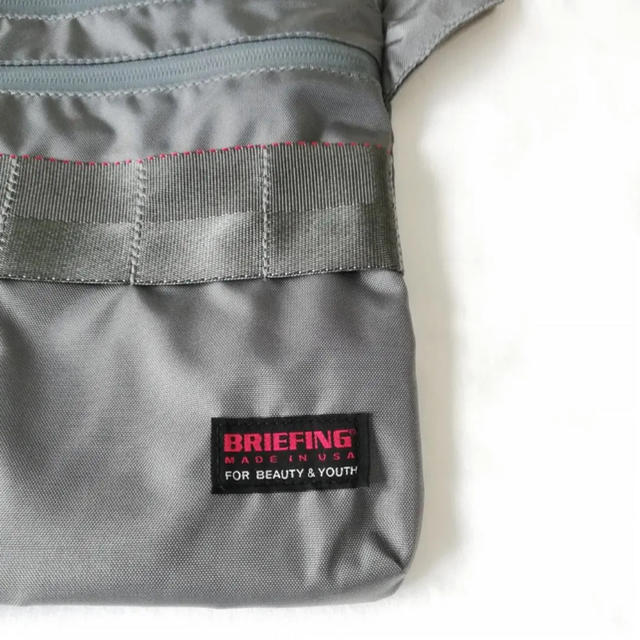 BRIEFING(ブリーフィング)の【別注】 BRIEFING × ユナイテッドアローズ  サコッシュ グレー メンズのバッグ(ショルダーバッグ)の商品写真