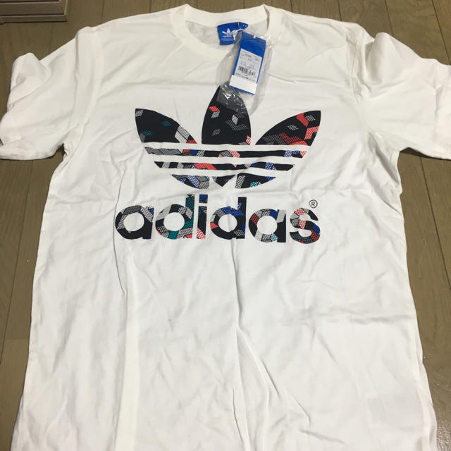 adidas(アディダス)のアディダスティーシャツ メンズのトップス(Tシャツ/カットソー(半袖/袖なし))の商品写真