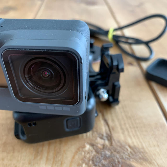 GoPro(ゴープロ)のGOPRO HERO 6 BLACK とアクセサリー類 スマホ/家電/カメラのカメラ(ビデオカメラ)の商品写真