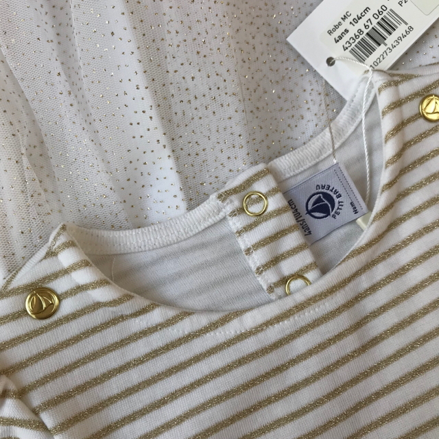 PETIT BATEAU(プチバトー)の☆SALE☆ 新品 プチバトー♡ ラメボーダーチュール切替ワンピース 4ans キッズ/ベビー/マタニティのキッズ服女の子用(90cm~)(ワンピース)の商品写真