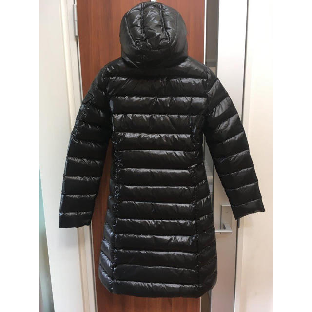 MONCLER(モンクレール)のかりんとう様専用国内正規新品モンクレールロングダウンコートMOKAモカ黒00 レディースのジャケット/アウター(ダウンコート)の商品写真