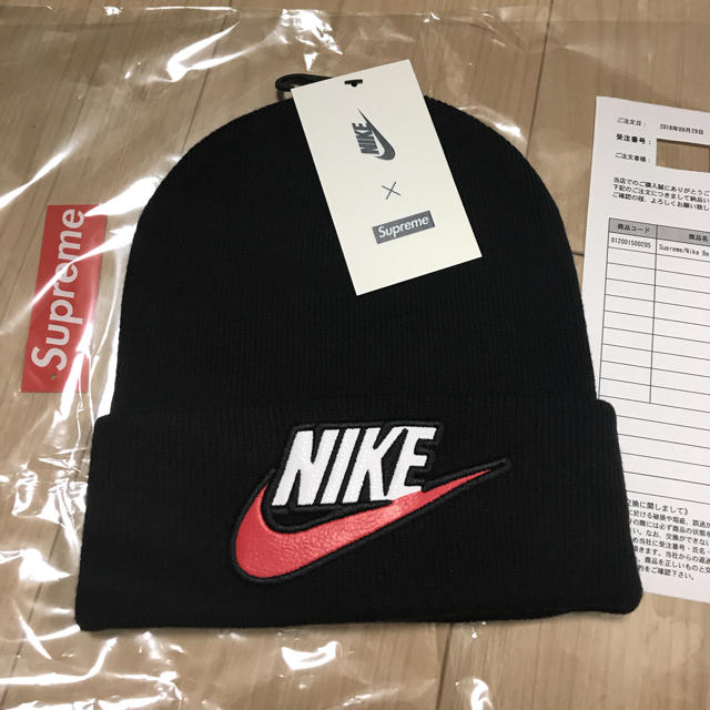 帽子【新品未使用・送料込み】NIKE SUPREME ビーニー 黒