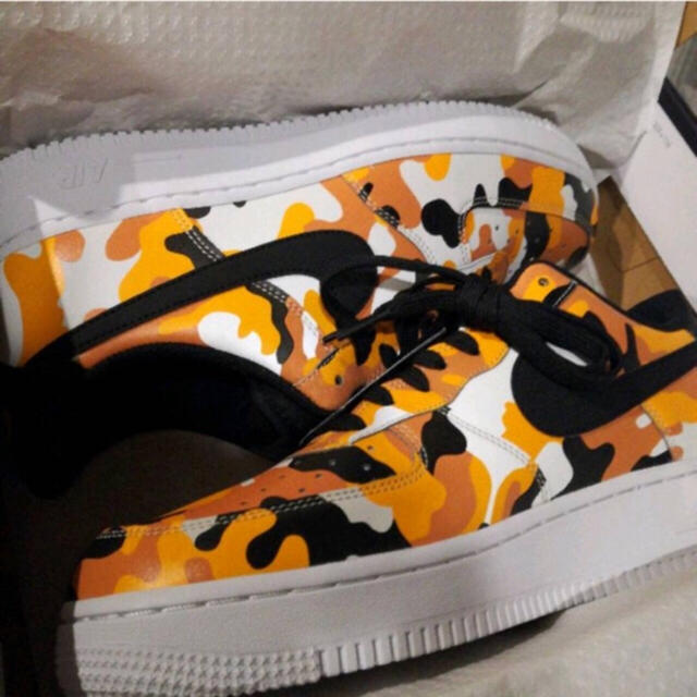 NIKE(ナイキ)のSupreme NIKE AIR FORCE 1 '07 CAMO PACK メンズの靴/シューズ(スニーカー)の商品写真