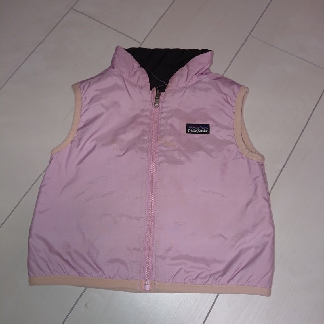 patagonia(パタゴニア)のpatagonia リバーシブルベスト キッズ/ベビー/マタニティのキッズ服女の子用(90cm~)(ジャケット/上着)の商品写真