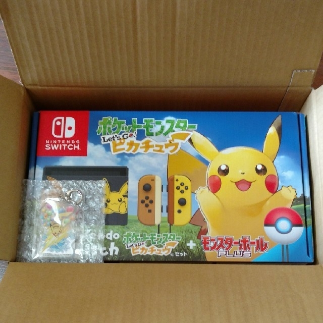 新品 任天堂スイッチ ポケットモンスター ピカチュウセット キーホルダー付