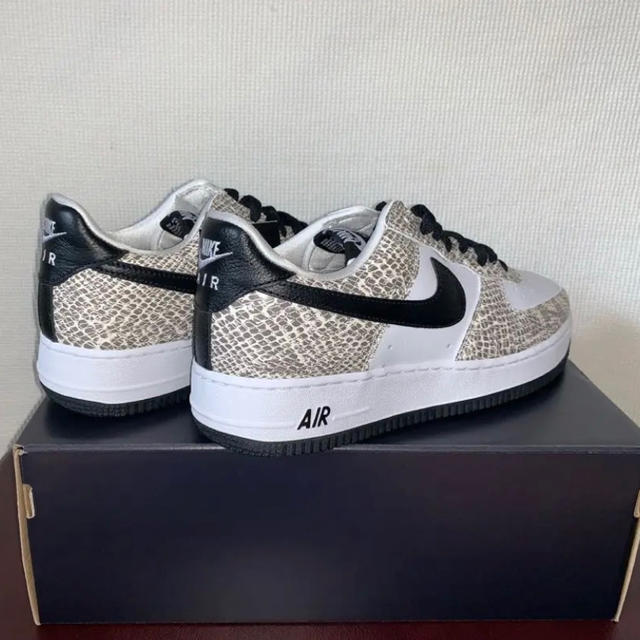 NIKE(ナイキ)のNIKE AIR FORCE1 ココアスネーク 白蛇 26.0cm メンズの靴/シューズ(スニーカー)の商品写真