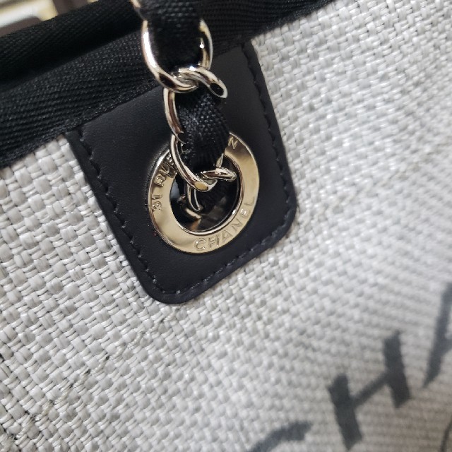 CHANEL(シャネル)のCHANEL★希少極美品 ドーヴィル トートMMグレー レディースのバッグ(トートバッグ)の商品写真