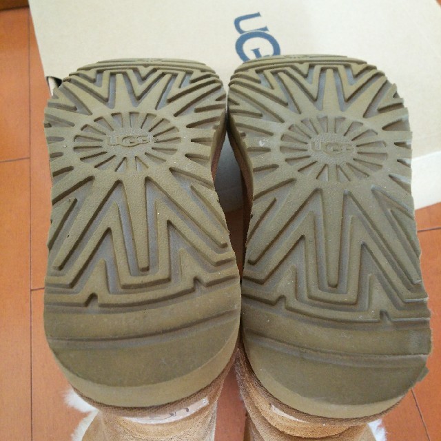 UGG(アグ)のUGG   ベイリーボタン  美品  US5 レディースの靴/シューズ(ブーツ)の商品写真