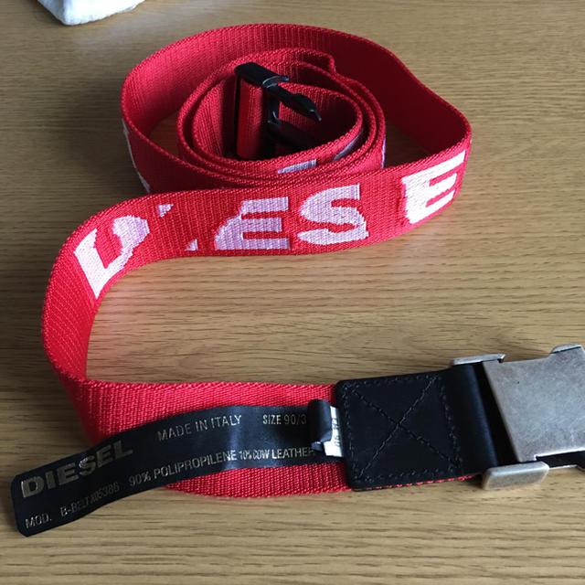 DIESEL(ディーゼル)のDIESEL  b-belt テープロゴ デザイン 赤 メンズのファッション小物(ベルト)の商品写真