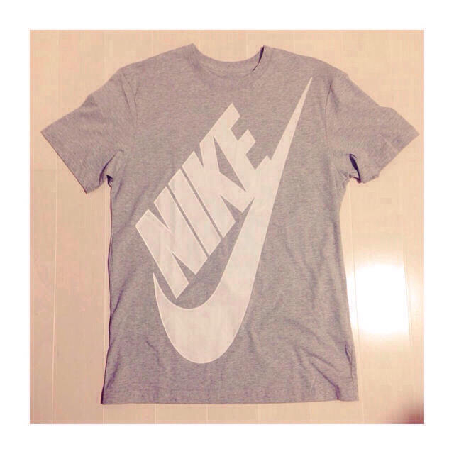 NIKE(ナイキ)のNIKE Ｔシャツ グレー レディースのトップス(Tシャツ(半袖/袖なし))の商品写真