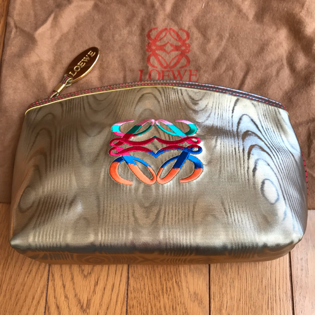 ☆【未使用】☆【LOEWE:ロエベ】◇ゴールド♪ロゴマークポーチ